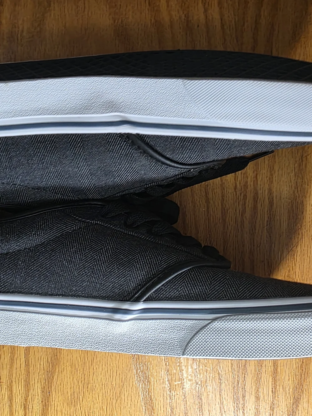 Vans Men's Black Low-Top Canvas Sneakers